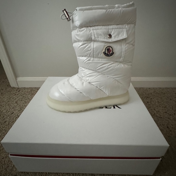 White Moncler boots - Picture 1 of 8